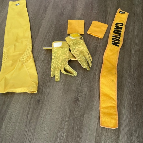 Football accessories - Picture 2 of 2